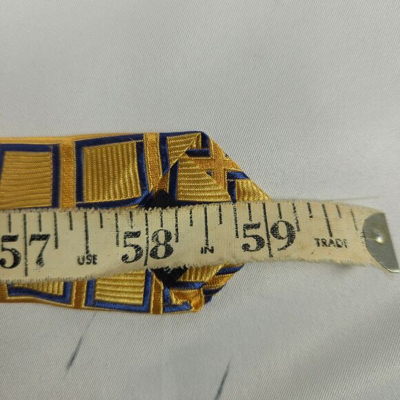 3 Jos A Bank Geometric Made In Italy Silk Ties 4" x 59" - Picture 9 of 11